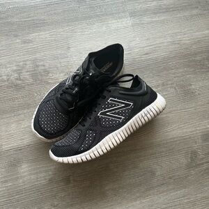 New Balance Black and White Sneakers Sz 11 super lightweight 🏃